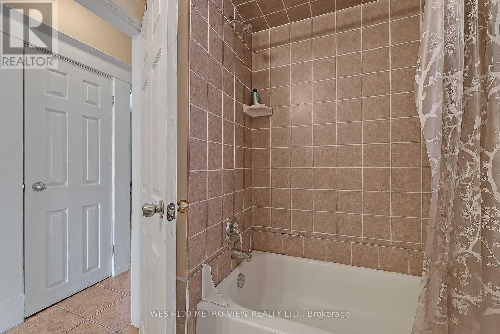 1733 DUFFERIN STREET, Toronto (Oakwood Village), Ontario, M6E3N9 — Photo 9