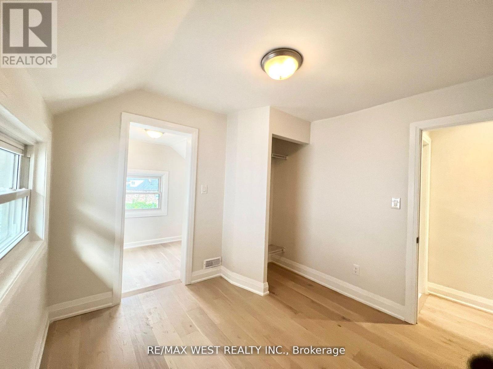 2ND FLR - 4 SUTHERLAND AVENUE, Toronto (Crescent Town), Ontario, M4C1R8 — Photo 10
