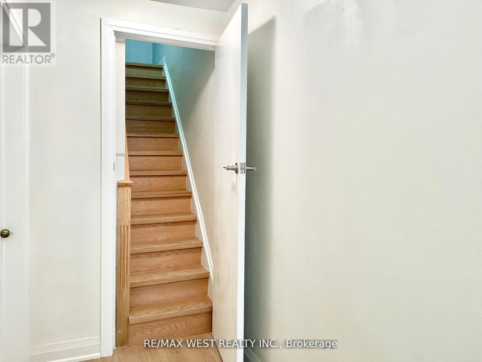 2ND FLR - 4 SUTHERLAND AVENUE, Toronto (Crescent Town), Ontario, M4C1R8 — Photo 13