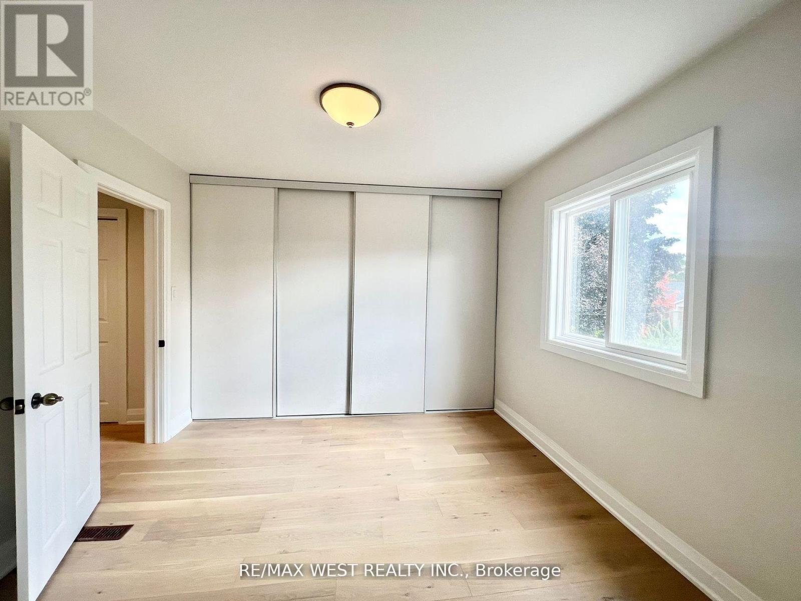 2ND FLR - 4 SUTHERLAND AVENUE, Toronto (Crescent Town), Ontario, M4C1R8 — Photo 7