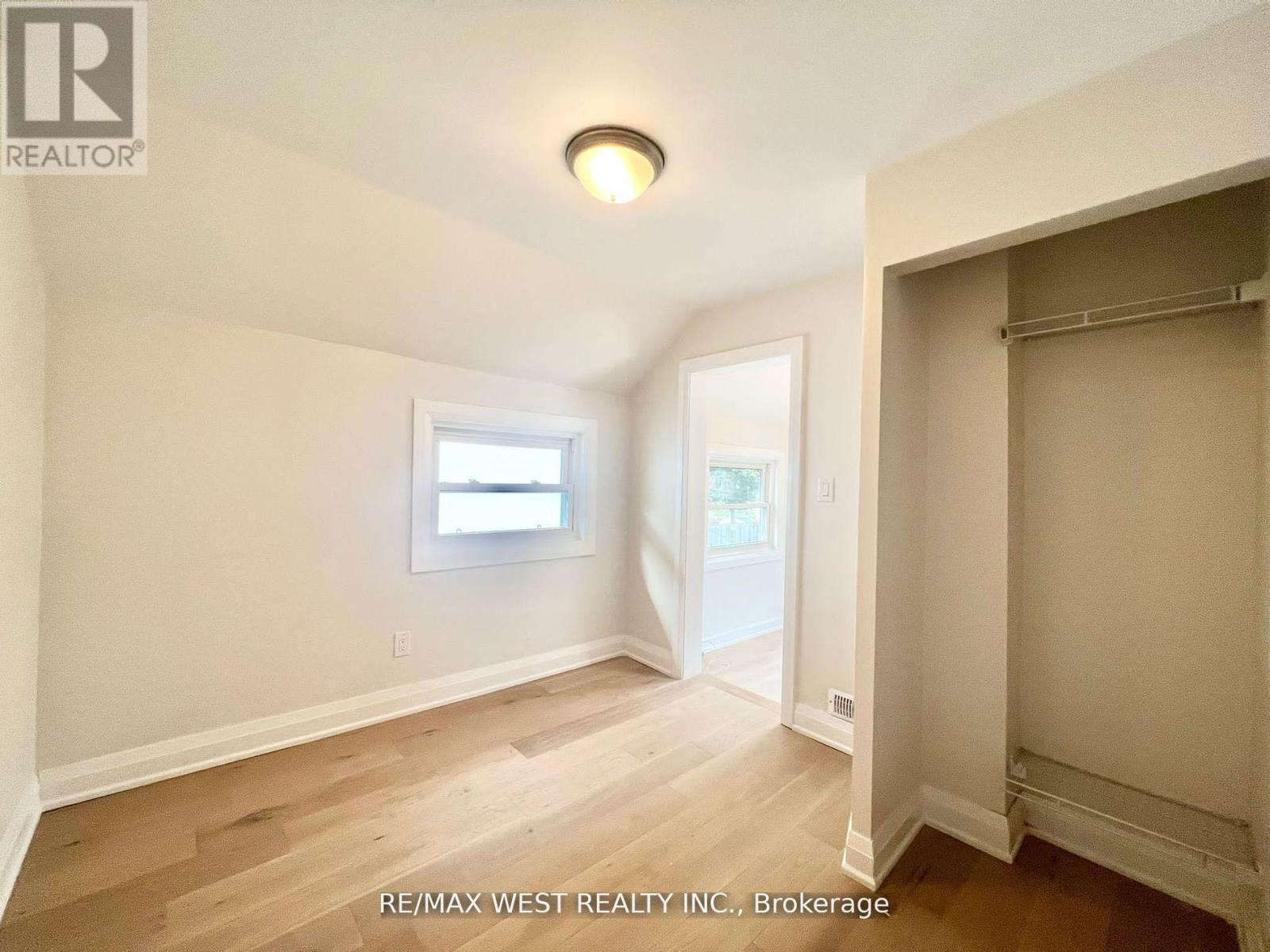 2ND FLR - 4 SUTHERLAND AVENUE, Toronto (Crescent Town), Ontario, M4C1R8 — Photo 9