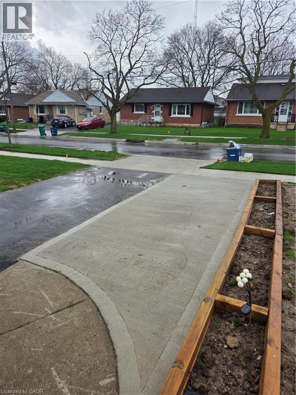 22 MONTROSE Avenue, Kitchener, Ontario, N2M1Y2 — Photo 2