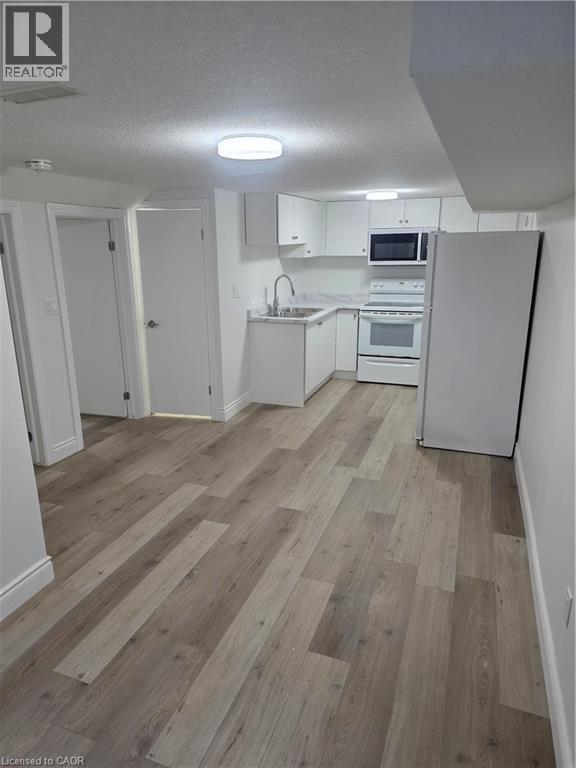 22 MONTROSE Avenue, Kitchener, Ontario, N2M1Y2 — Photo 4