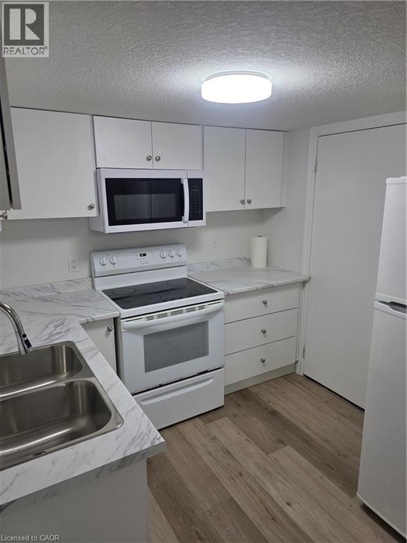 22 MONTROSE Avenue, Kitchener, Ontario, N2M1Y2 — Photo 6