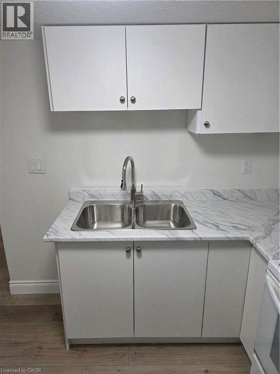 22 MONTROSE Avenue, Kitchener, Ontario, N2M1Y2 — Photo 7