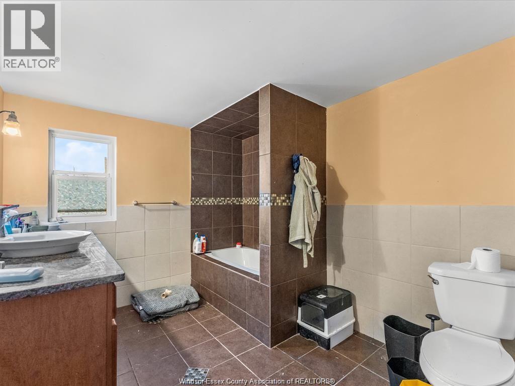 836 ELLIOTT, Windsor, Ontario, N9A3S7 — Photo 9