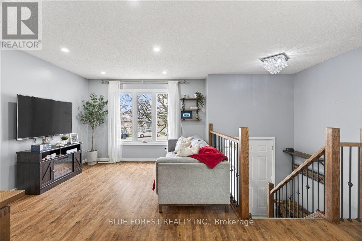 54 STOKES ROAD, St. Thomas, Ontario, N5R5W7 — Photo 3