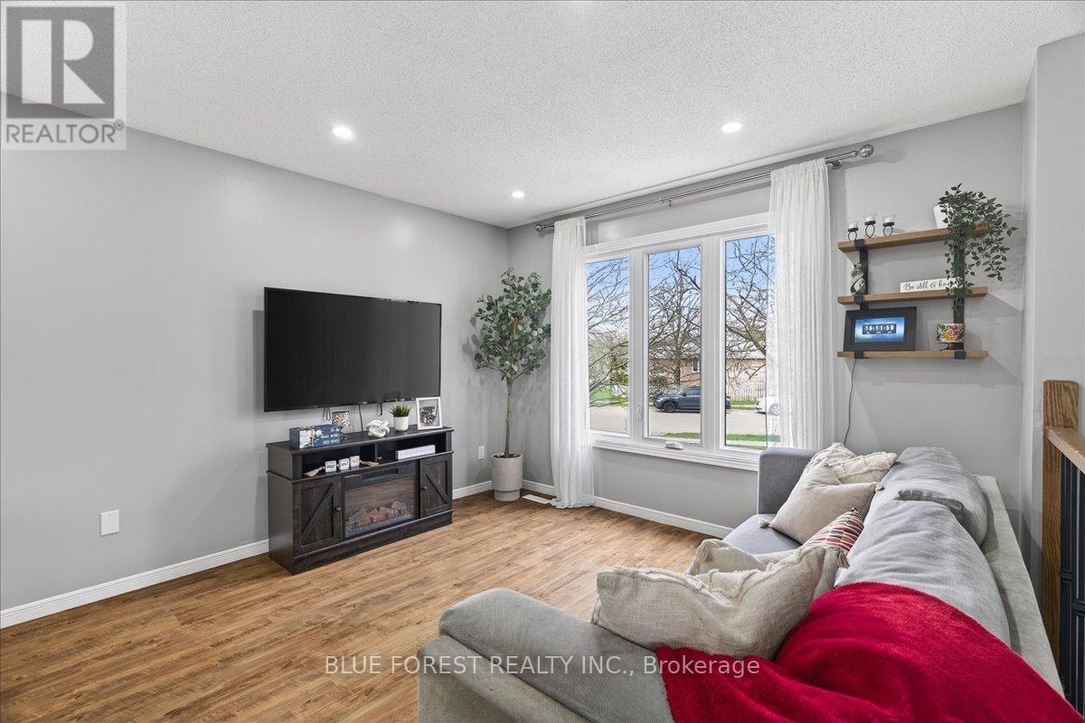 54 STOKES ROAD, St. Thomas, Ontario, N5R5W7 — Photo 4