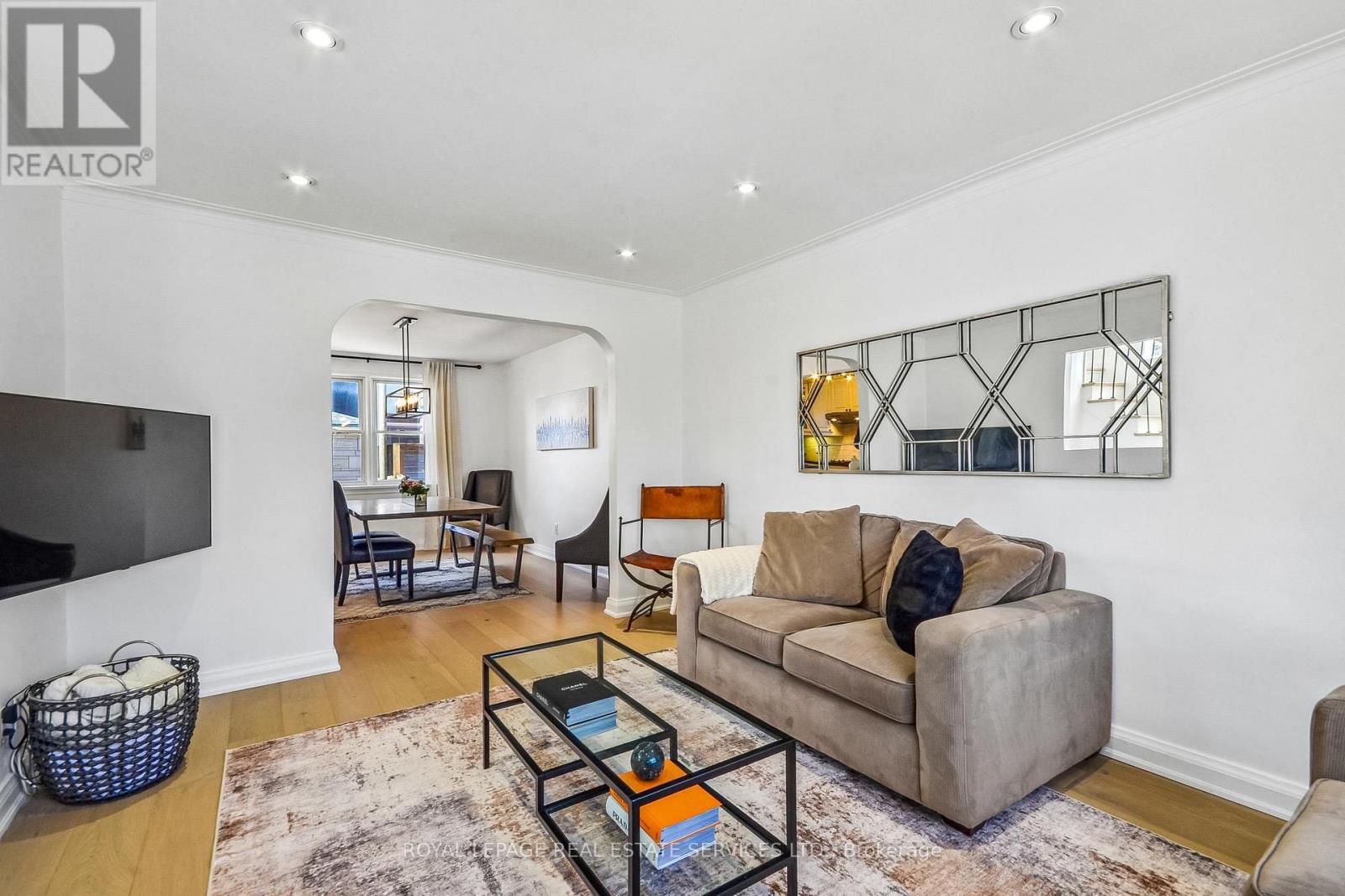 352 WINNETT AVENUE, Toronto (Oakwood Village), Ontario, M6C3M1 — Photo 5