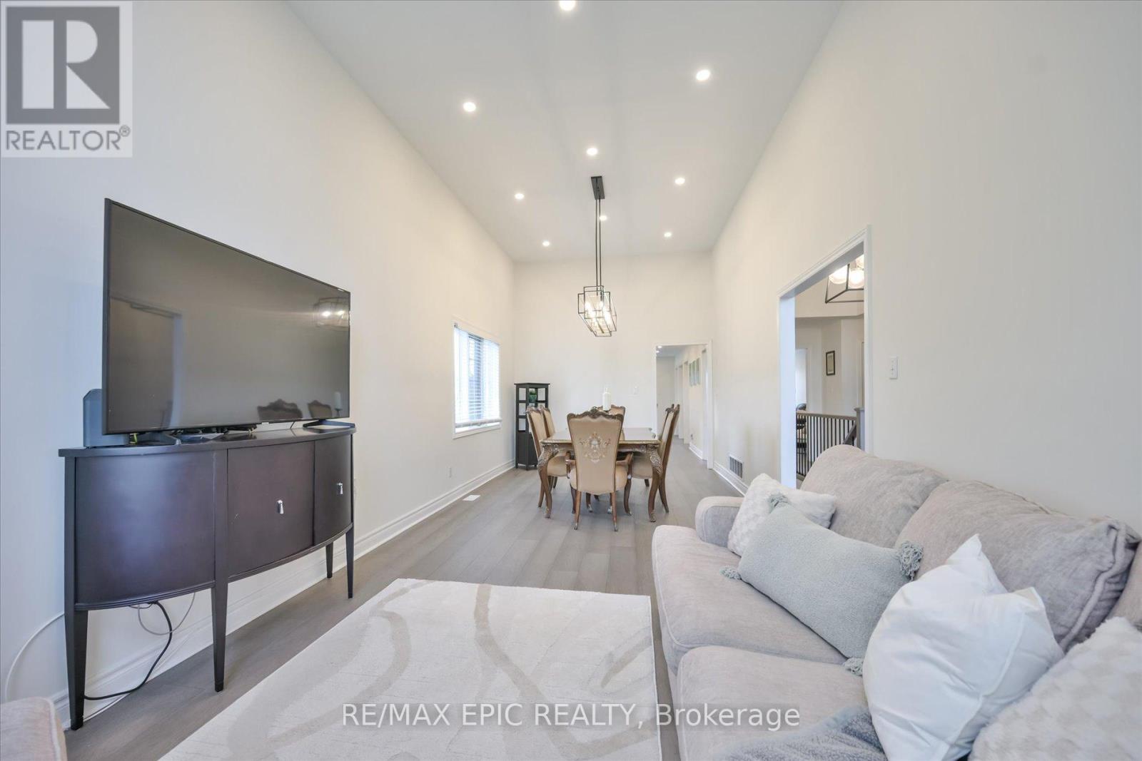 33 EMMETT PLACE, Whitby (Pringle Creek), Ontario, L1R2B4 — Photo 10