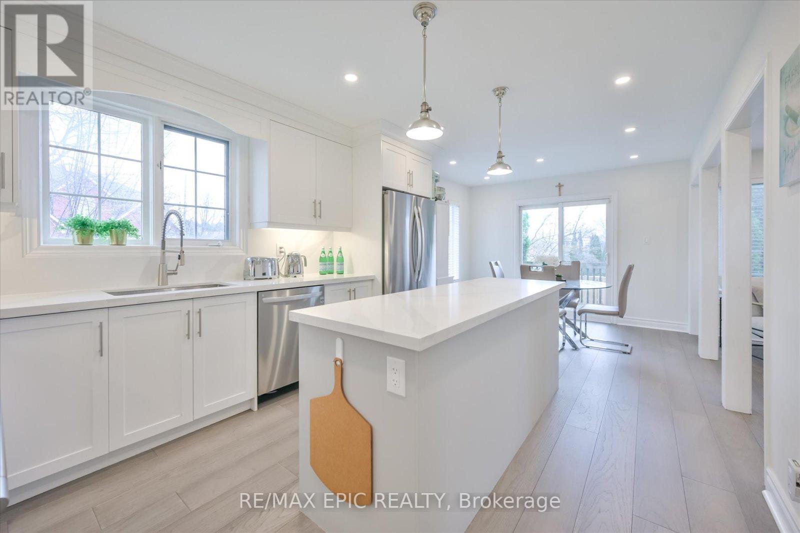 33 EMMETT PLACE, Whitby (Pringle Creek), Ontario, L1R2B4 — Photo 11