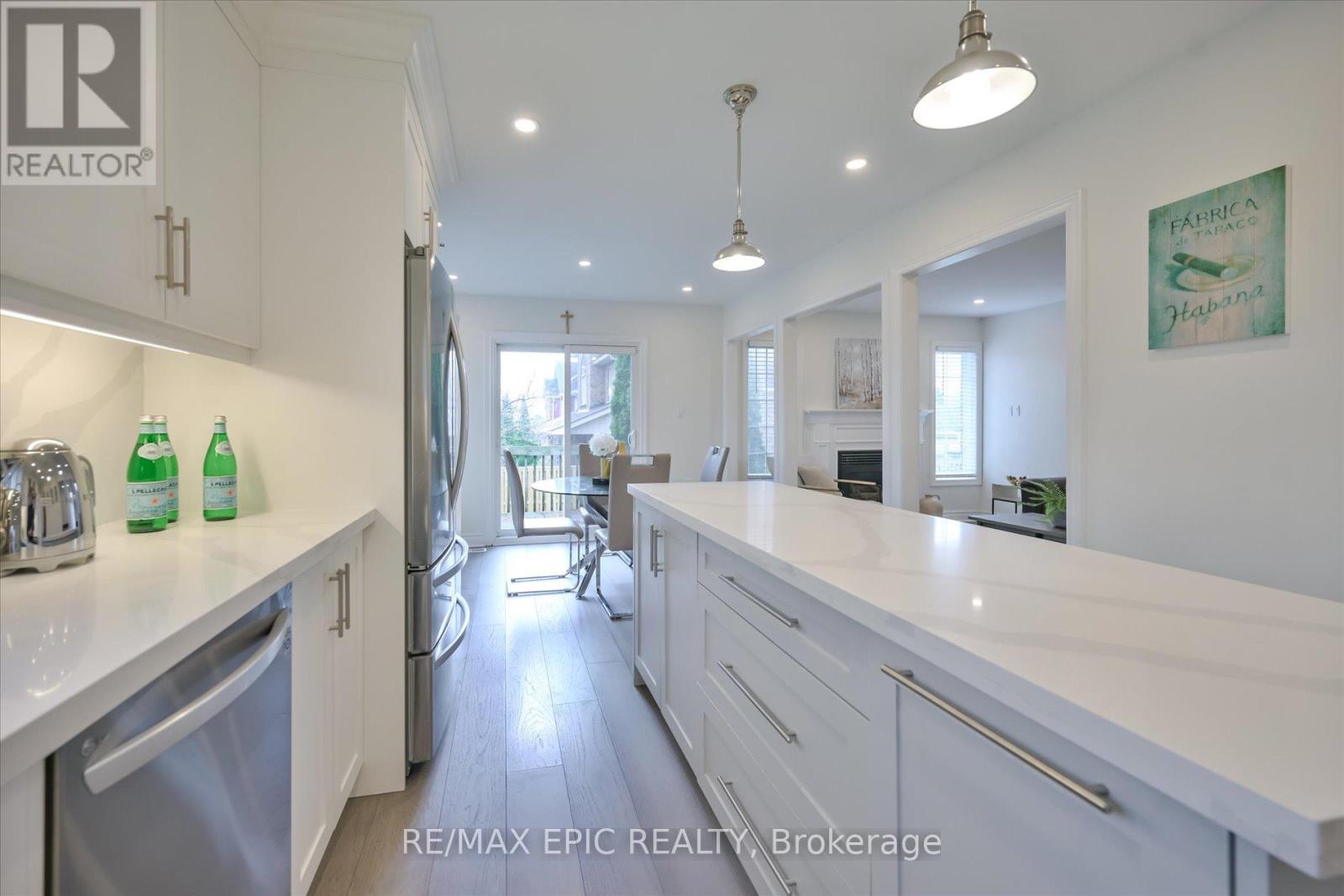 33 EMMETT PLACE, Whitby (Pringle Creek), Ontario, L1R2B4 — Photo 12