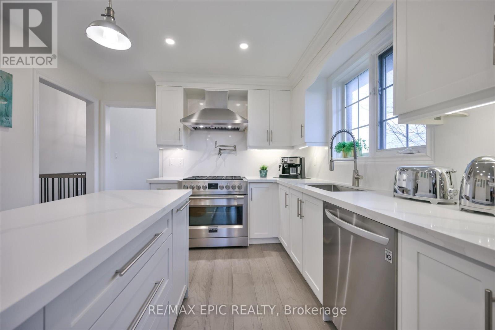 33 EMMETT PLACE, Whitby (Pringle Creek), Ontario, L1R2B4 — Photo 14