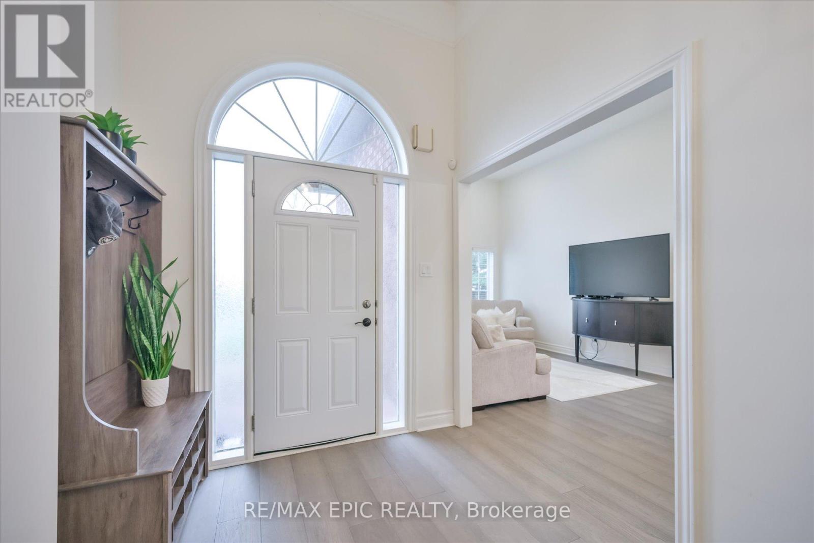 33 EMMETT PLACE, Whitby (Pringle Creek), Ontario, L1R2B4 — Photo 4