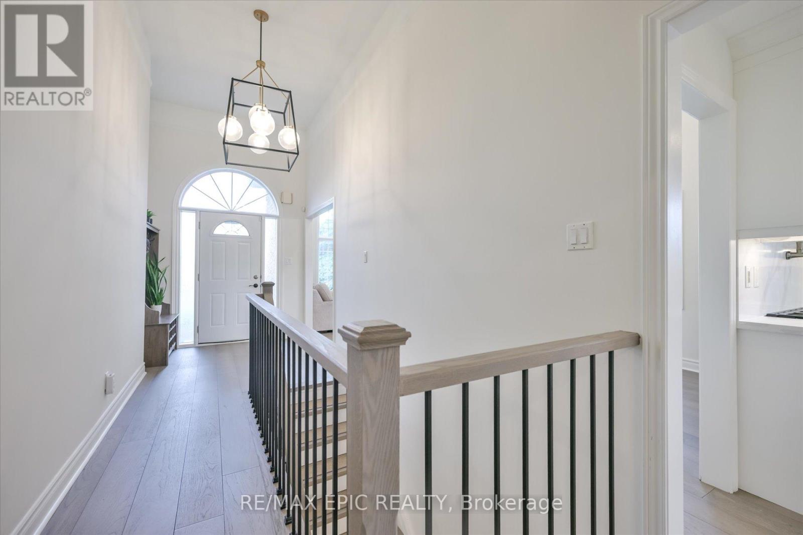 33 EMMETT PLACE, Whitby (Pringle Creek), Ontario, L1R2B4 — Photo 6