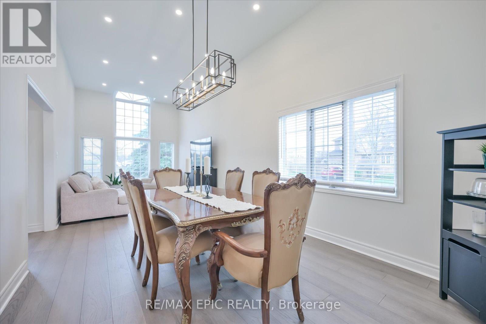 33 EMMETT PLACE, Whitby (Pringle Creek), Ontario, L1R2B4 — Photo 7