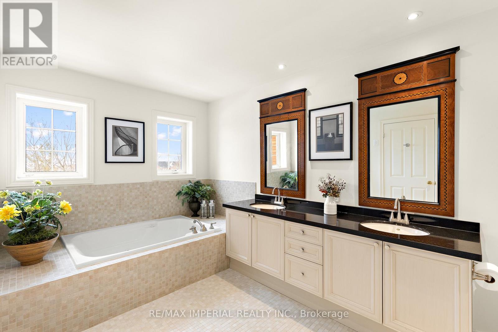 16 CARRIAGE HOUSE COURT, Richmond Hill (Jefferson), Ontario, L4E4V3 — Photo 24