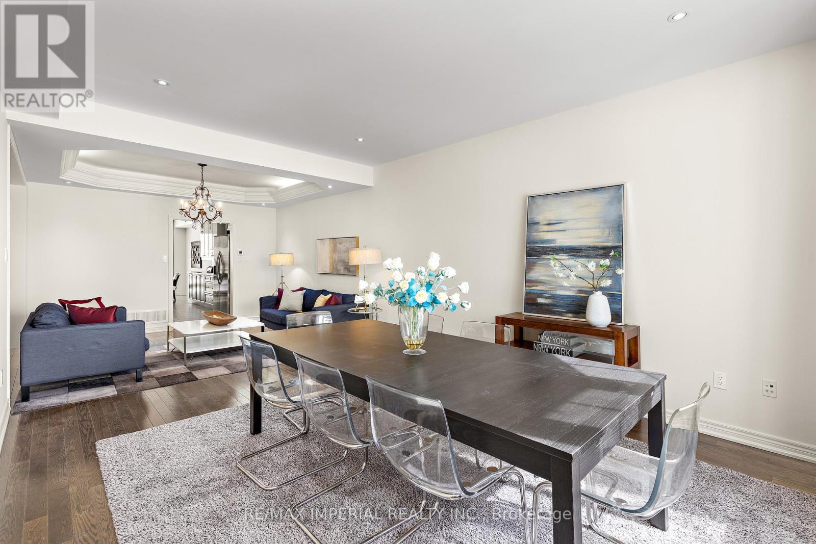 16 CARRIAGE HOUSE COURT, Richmond Hill (Jefferson), Ontario, L4E4V3 — Photo 4