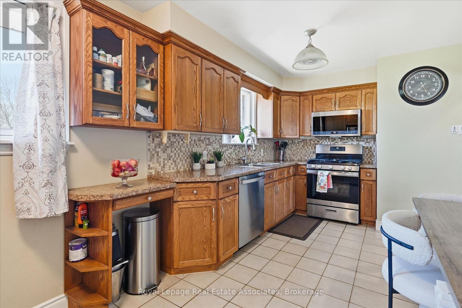 1131 STANLEY DRIVE, Burlington (Mountainside), Ontario, L7P2K6 — Photo 5