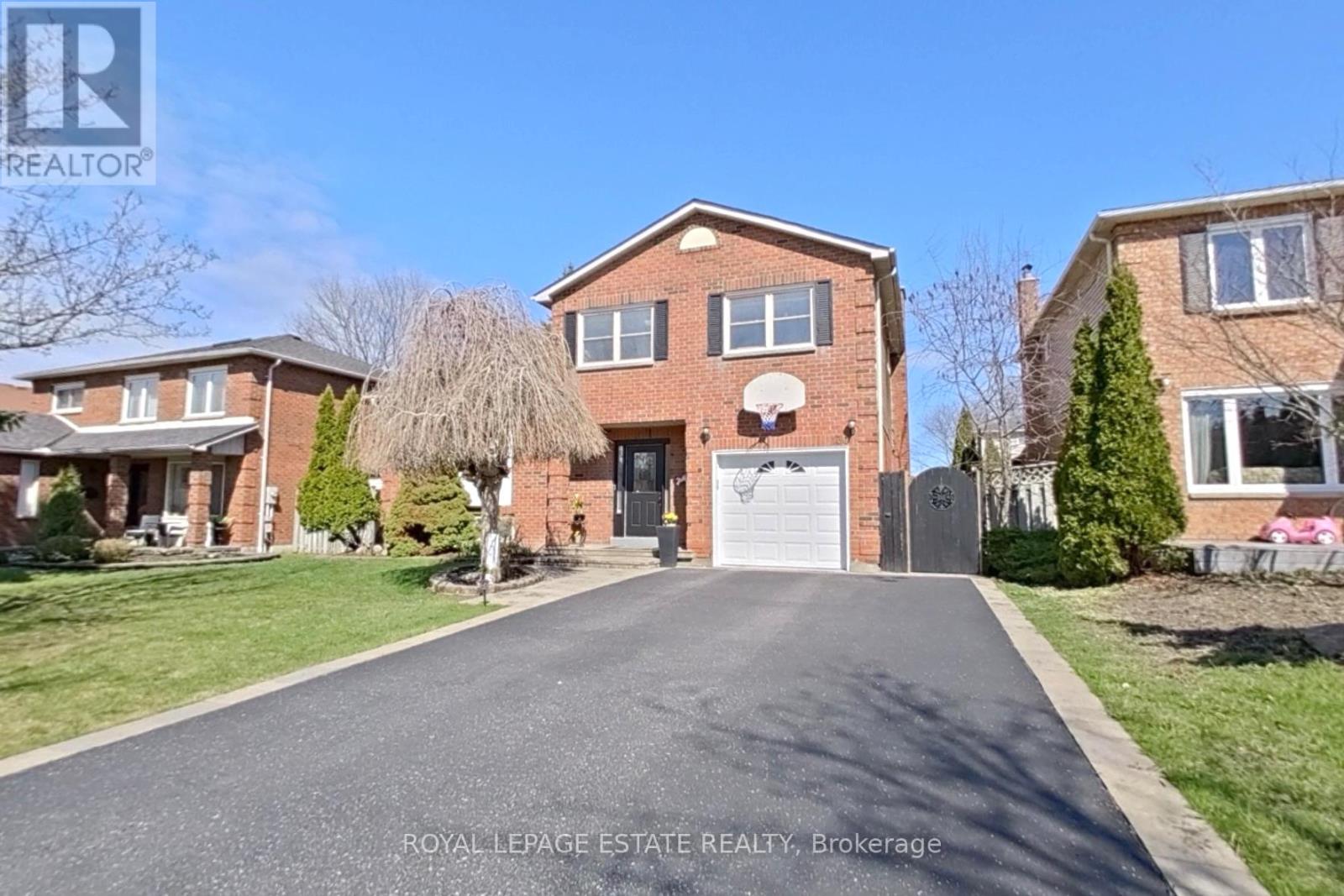 130 WILLIAM STEPHENSON DRIVE, Whitby (Blue Grass Meadows), Ontario, L1N8V1 — Photo 2