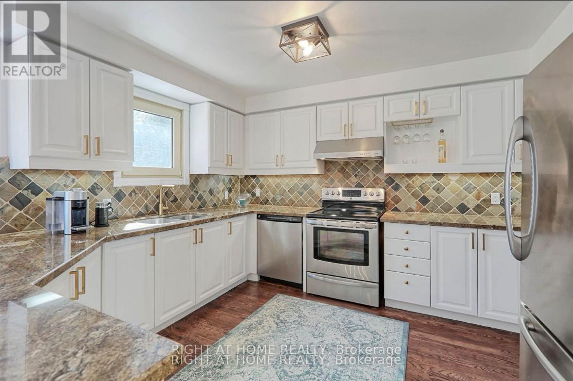 236 MCCAFFREY ROAD, Newmarket (Summerhill Estates), Ontario, L3X1J3 — Photo 10