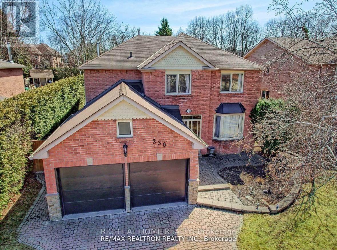 236 MCCAFFREY ROAD, Newmarket (Summerhill Estates), Ontario, L3X1J3 — Photo 2