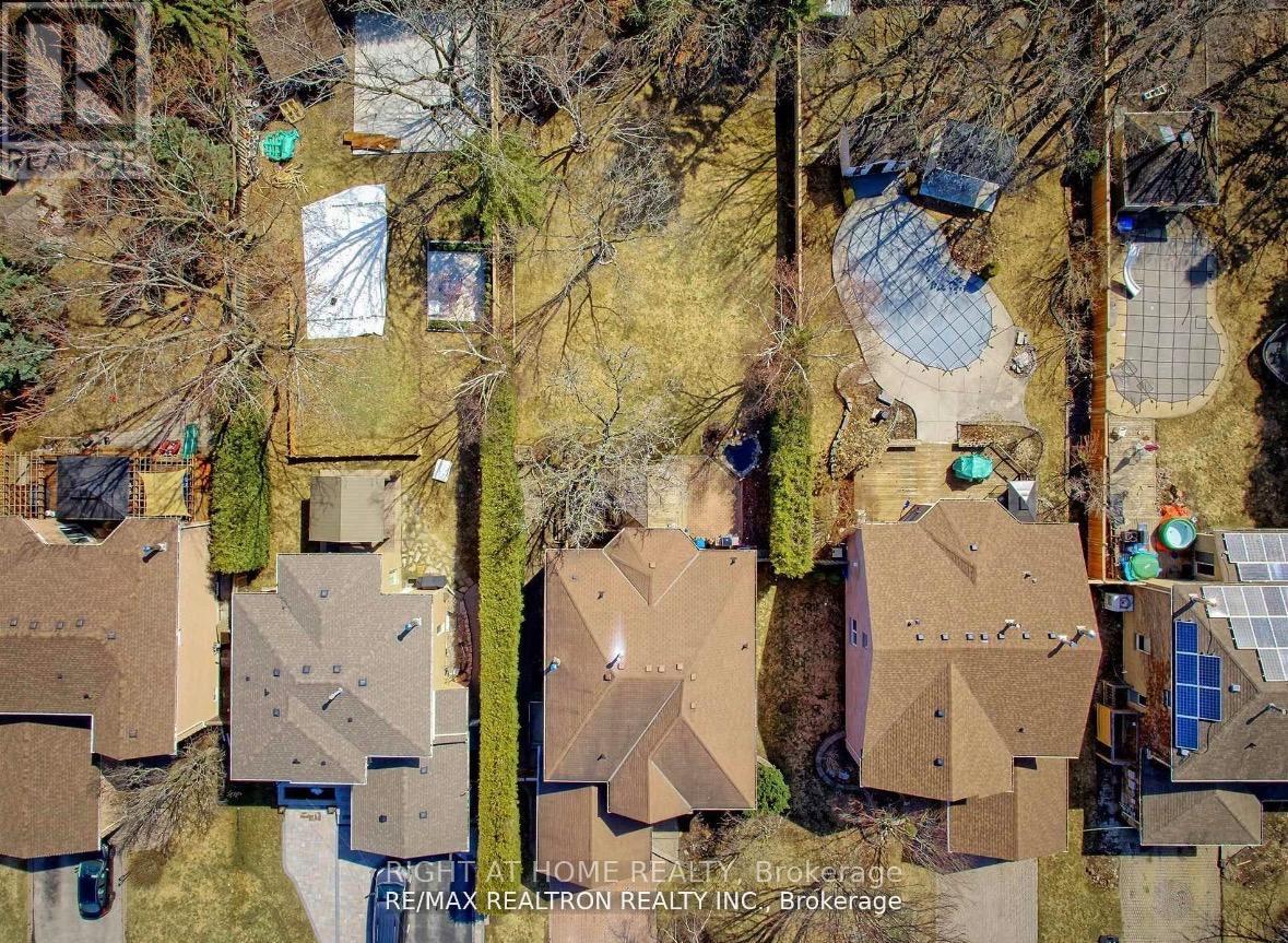 236 MCCAFFREY ROAD, Newmarket (Summerhill Estates), Ontario, L3X1J3 — Photo 3