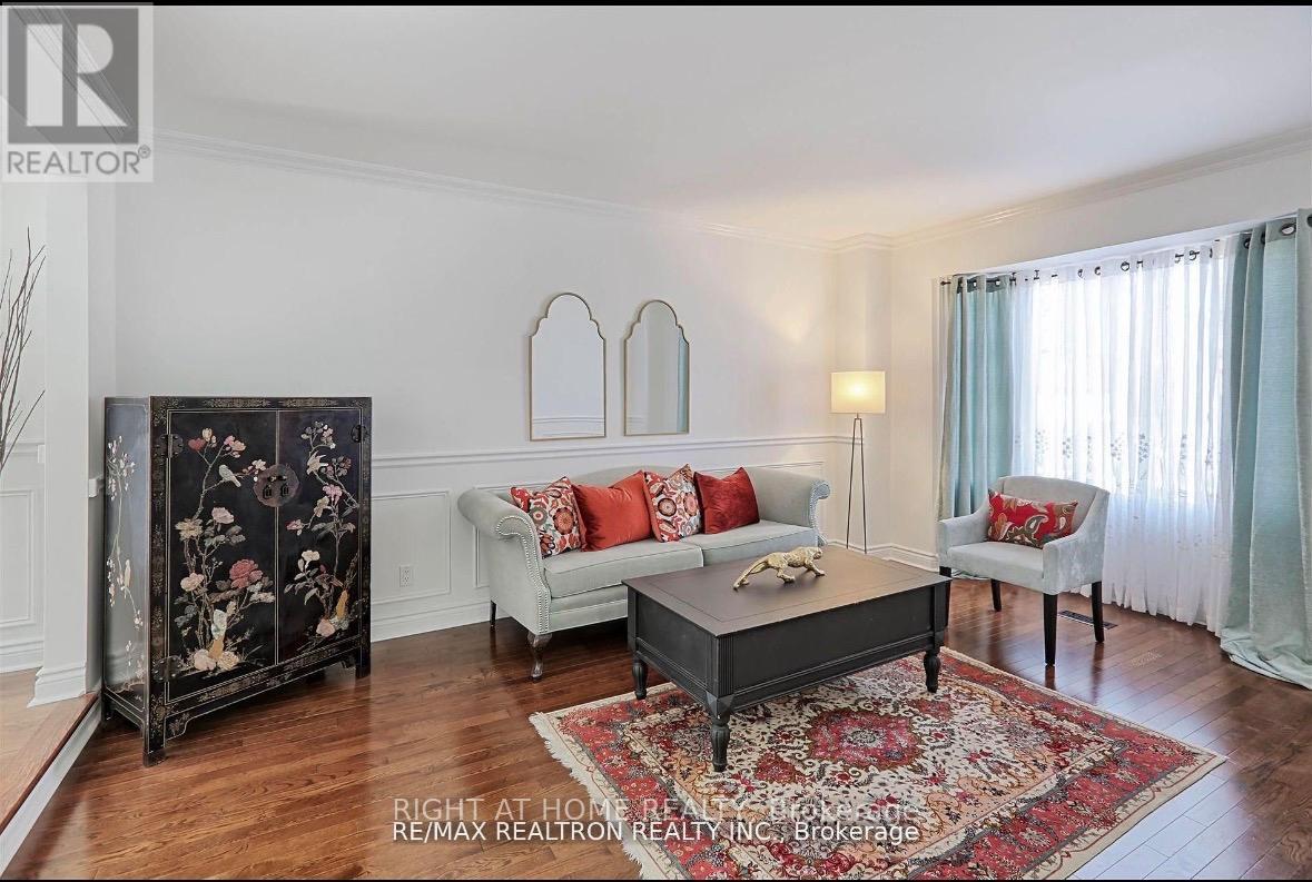 236 MCCAFFREY ROAD, Newmarket (Summerhill Estates), Ontario, L3X1J3 — Photo 5