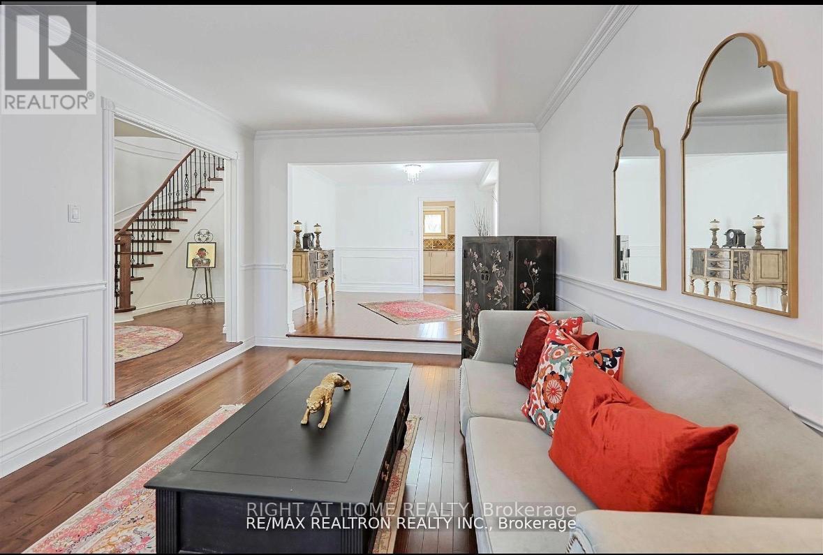 236 MCCAFFREY ROAD, Newmarket (Summerhill Estates), Ontario, L3X1J3 — Photo 6