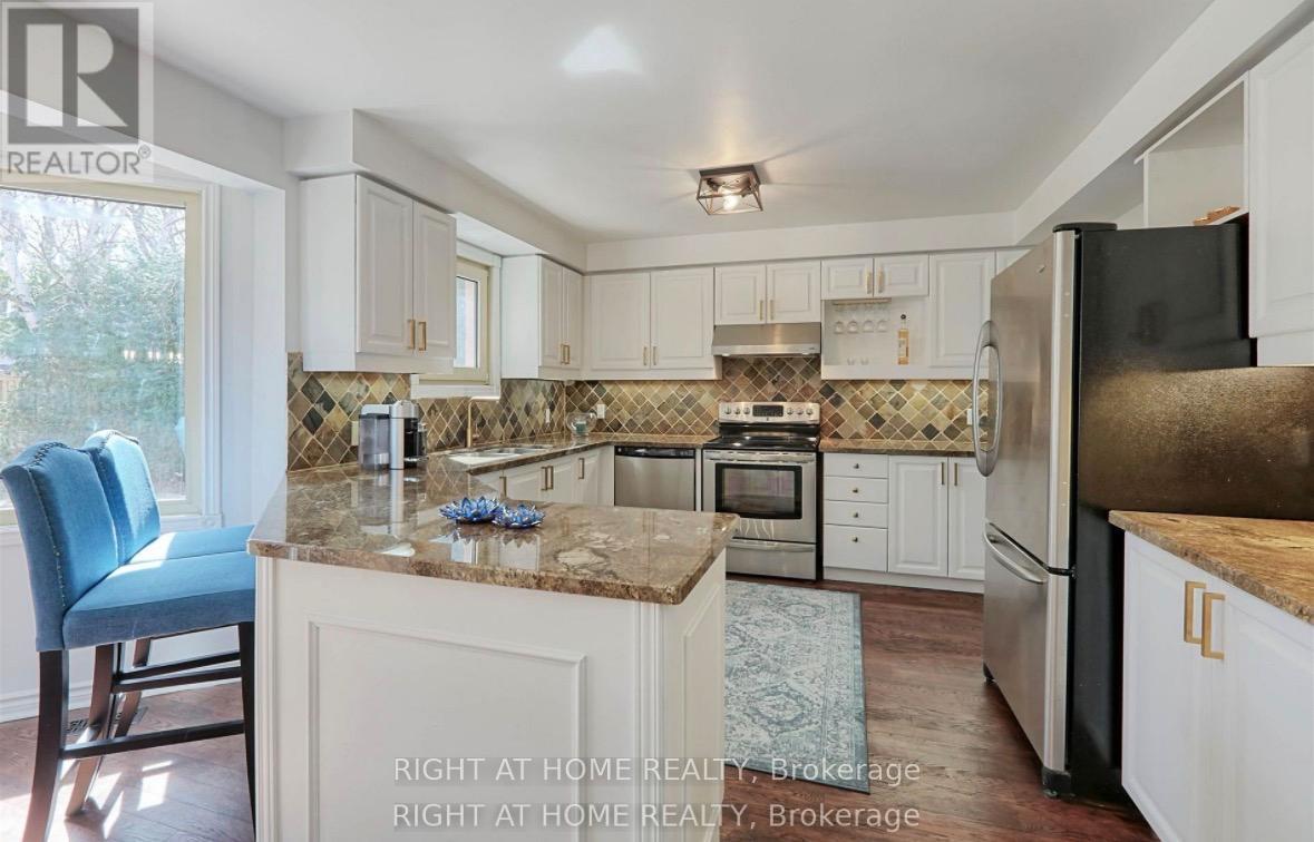 236 MCCAFFREY ROAD, Newmarket (Summerhill Estates), Ontario, L3X1J3 — Photo 9