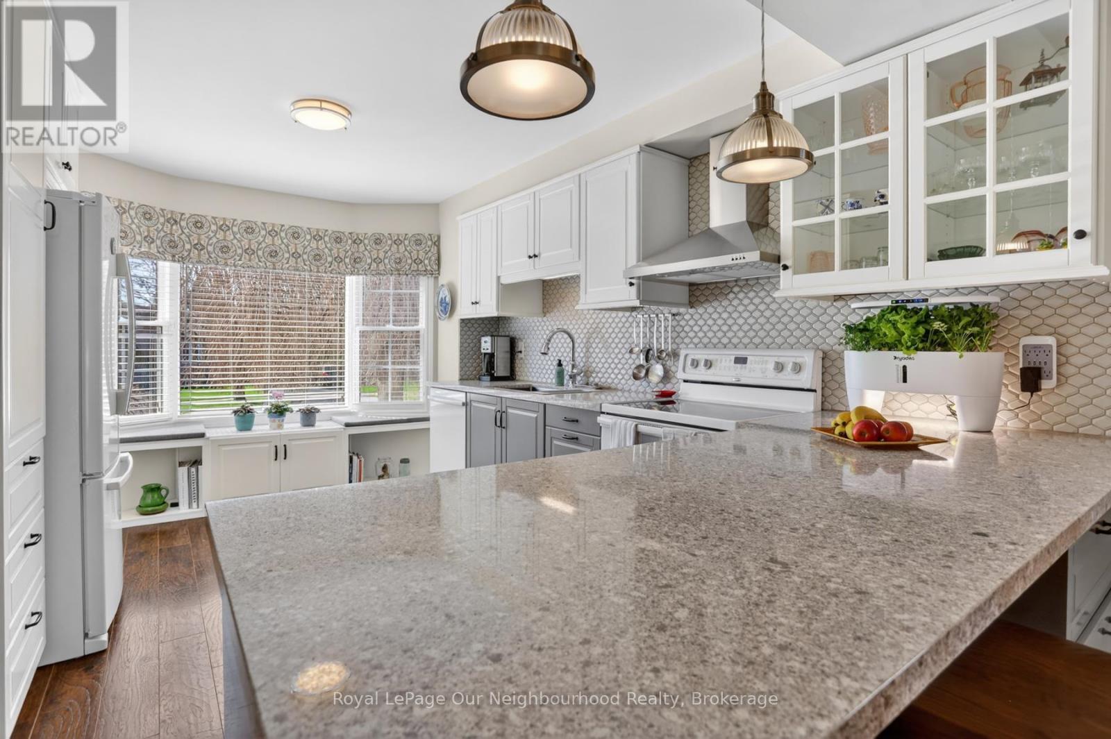 656 HILLCROFT STREET, Oshawa (Eastdale), Ontario, L1G7K6 — Photo 5