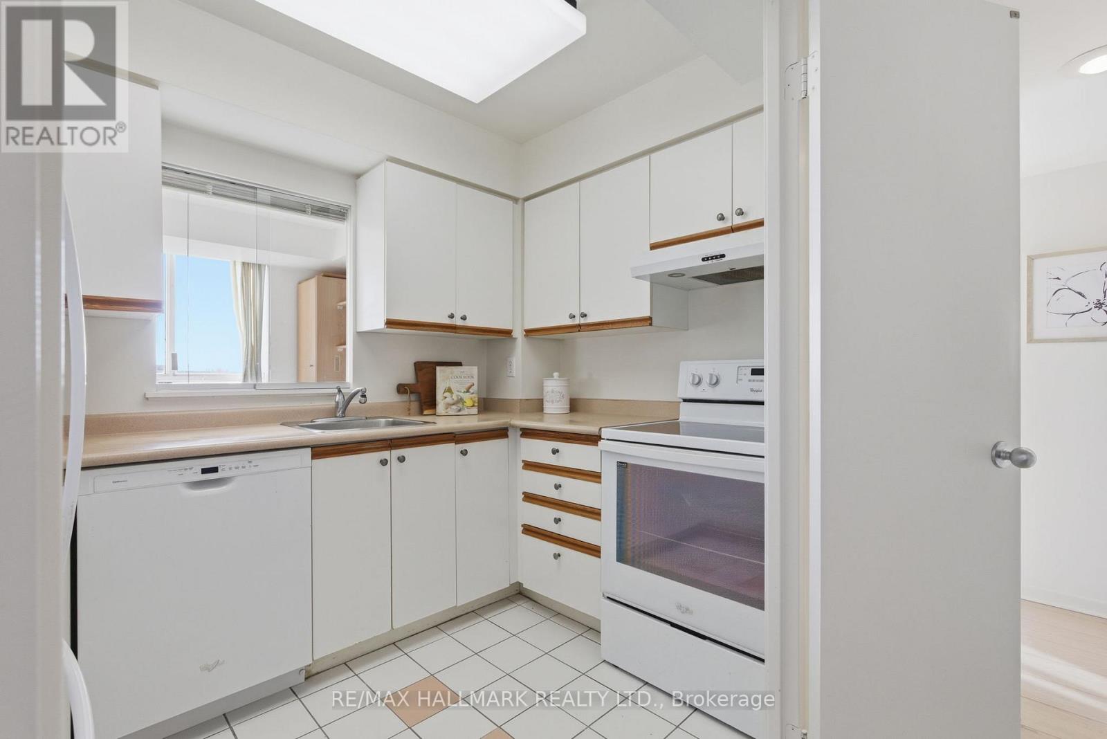 1801 - 21 OVERLEA BOULEVARD, Toronto (Thorncliffe Park), Ontario, M4H1P2 — Photo 10