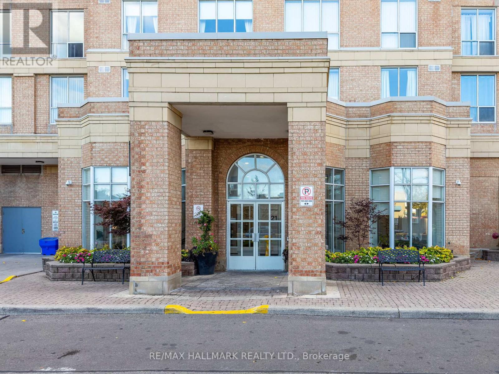 1801 - 21 OVERLEA BOULEVARD, Toronto (Thorncliffe Park), Ontario, M4H1P2 — Photo 2