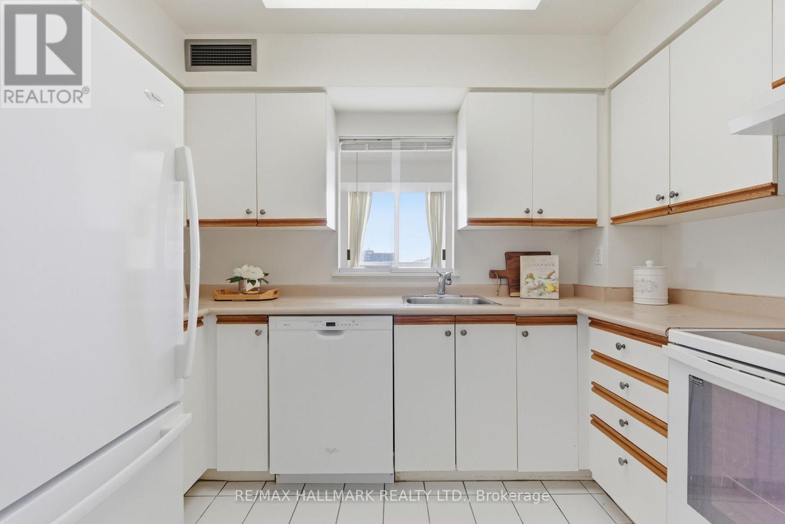 1801 - 21 OVERLEA BOULEVARD, Toronto (Thorncliffe Park), Ontario, M4H1P2 — Photo 8