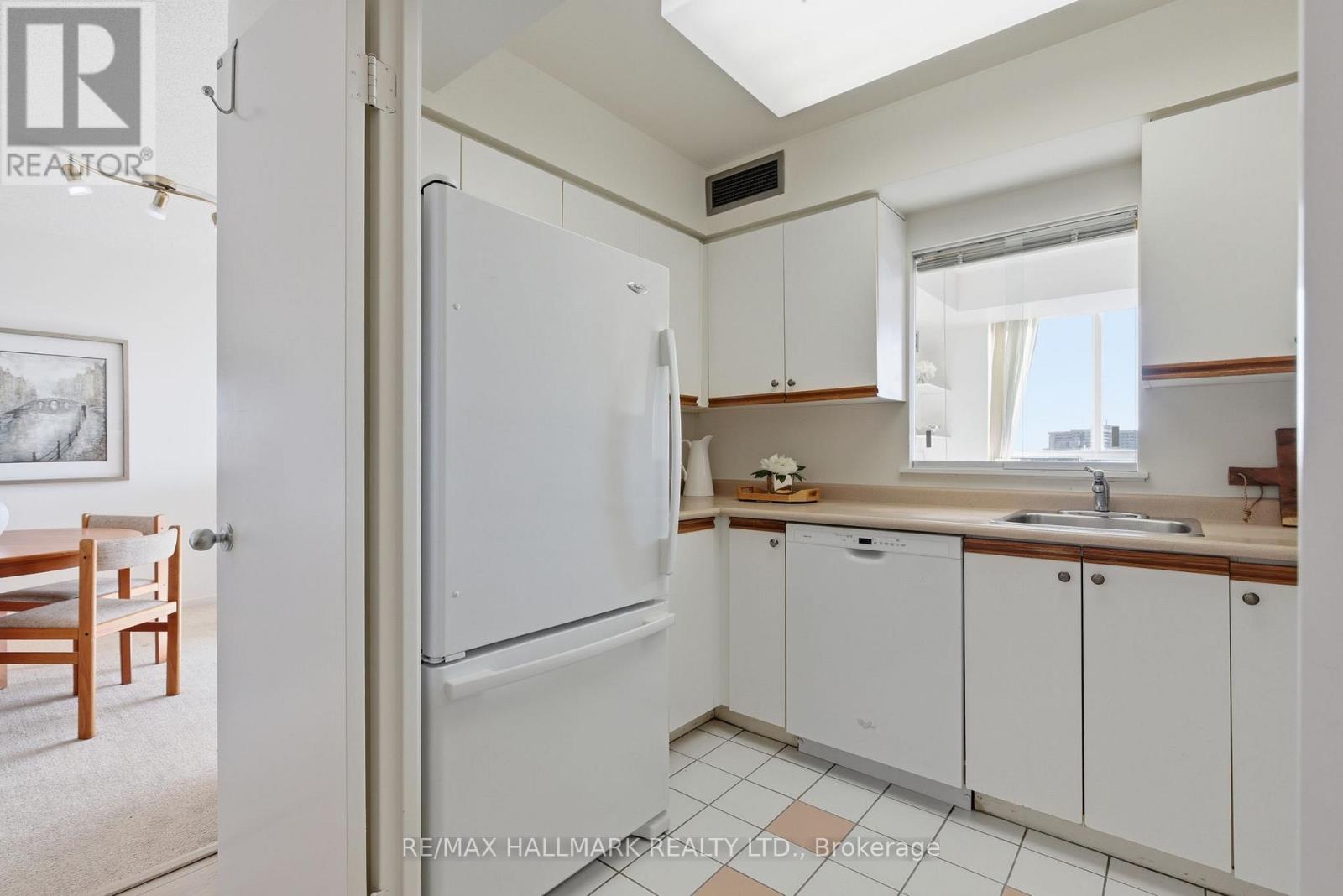 1801 - 21 OVERLEA BOULEVARD, Toronto (Thorncliffe Park), Ontario, M4H1P2 — Photo 9