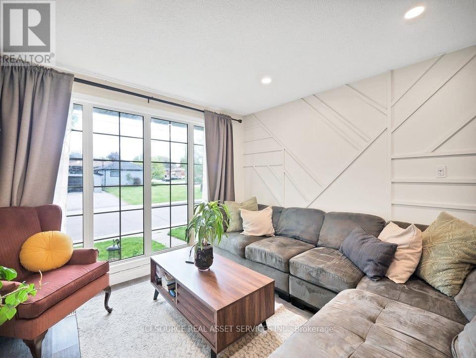 UPPER - 109 JUNE STREET, Hamilton (Greeningdon), Ontario, L9A2R8 — Photo 11