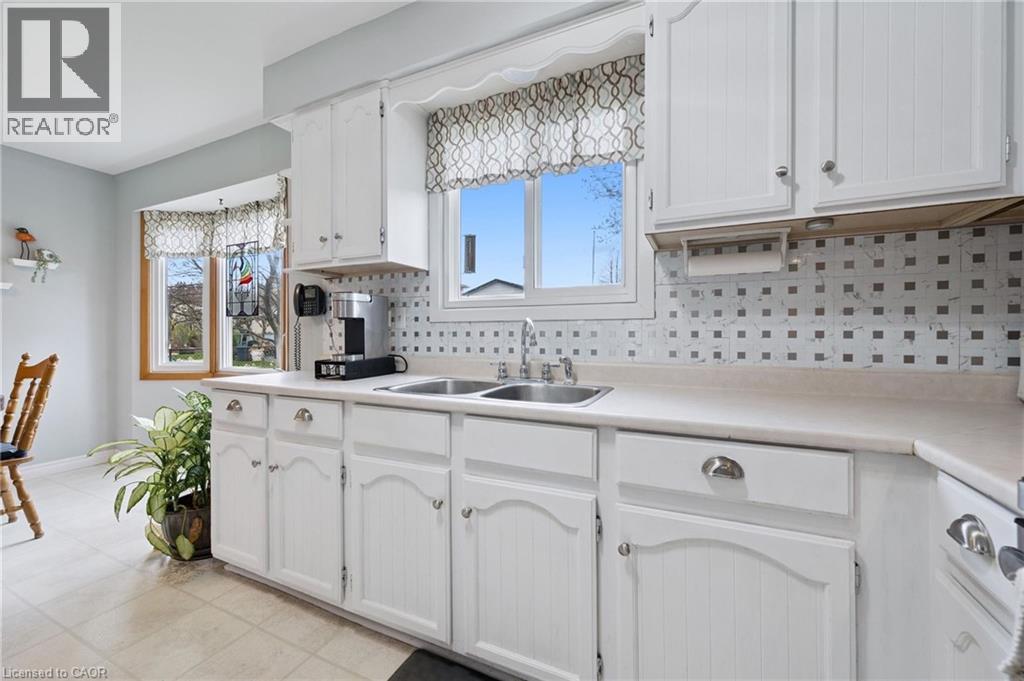 52 TUERR Drive, Kitchener, Ontario, N2E2M1 — Photo 18