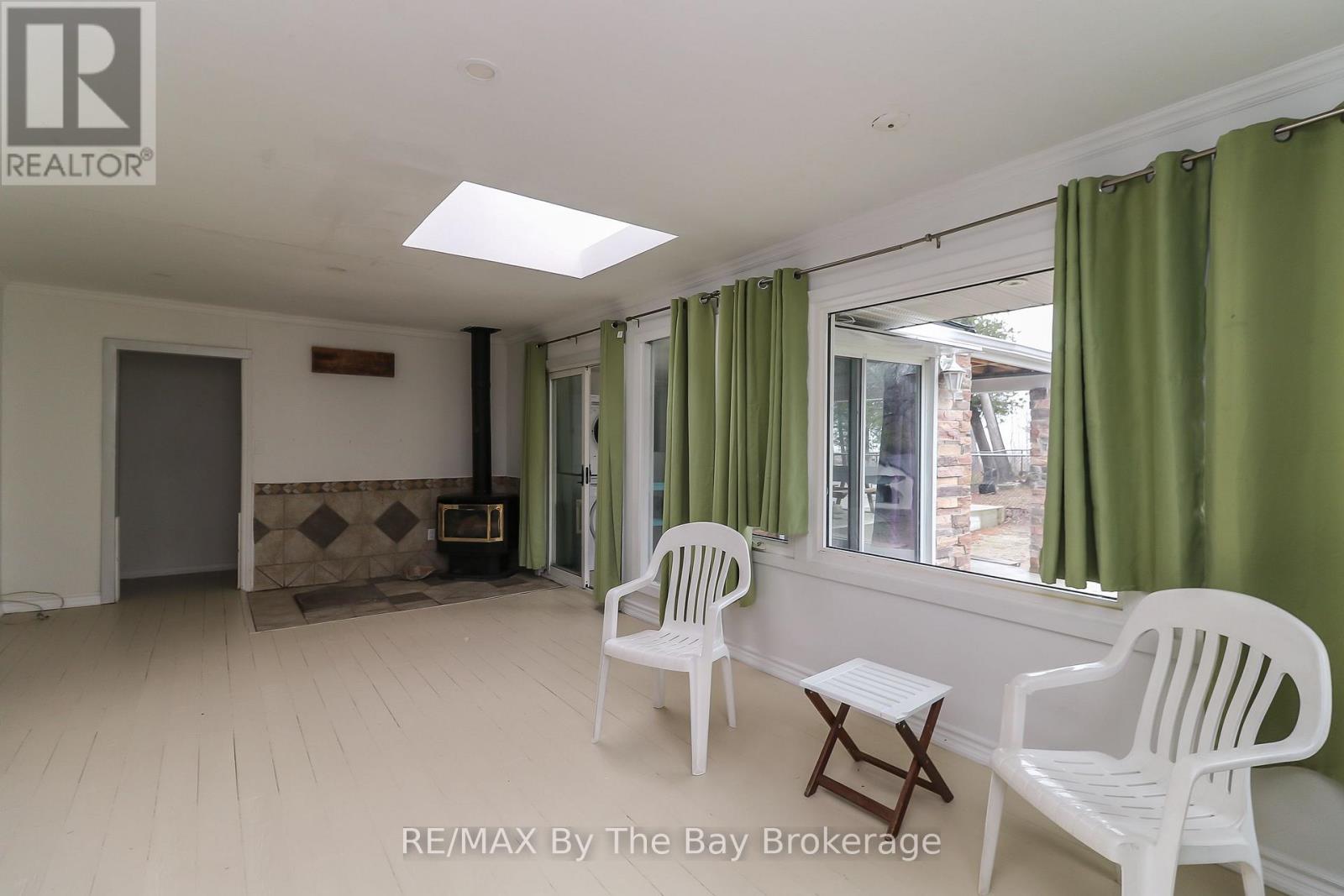 54 HOMEWOOD AVENUE, Wasaga Beach, Ontario, L9Z2M2 — Photo 11