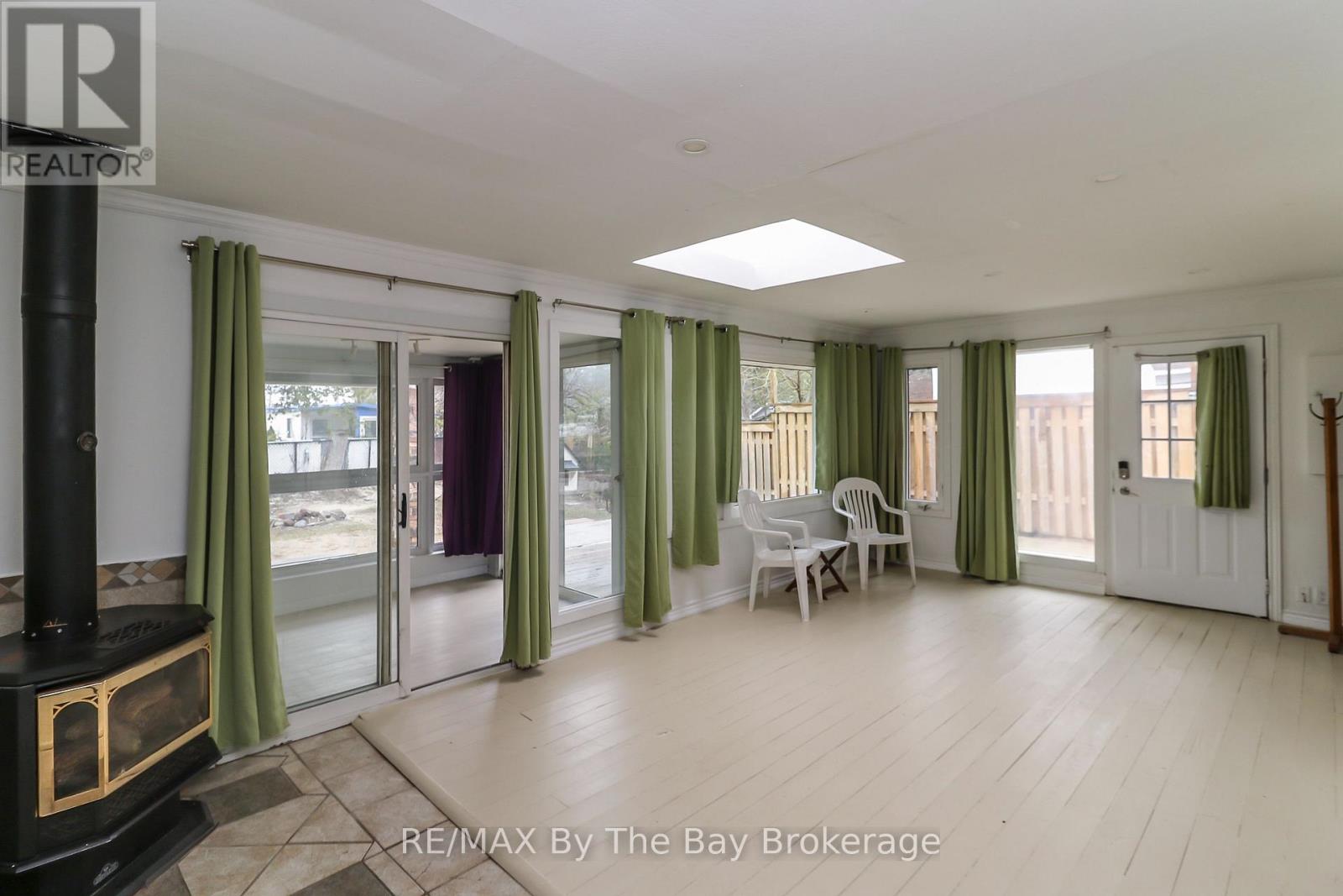 54 HOMEWOOD AVENUE, Wasaga Beach, Ontario, L9Z2M2 — Photo 12