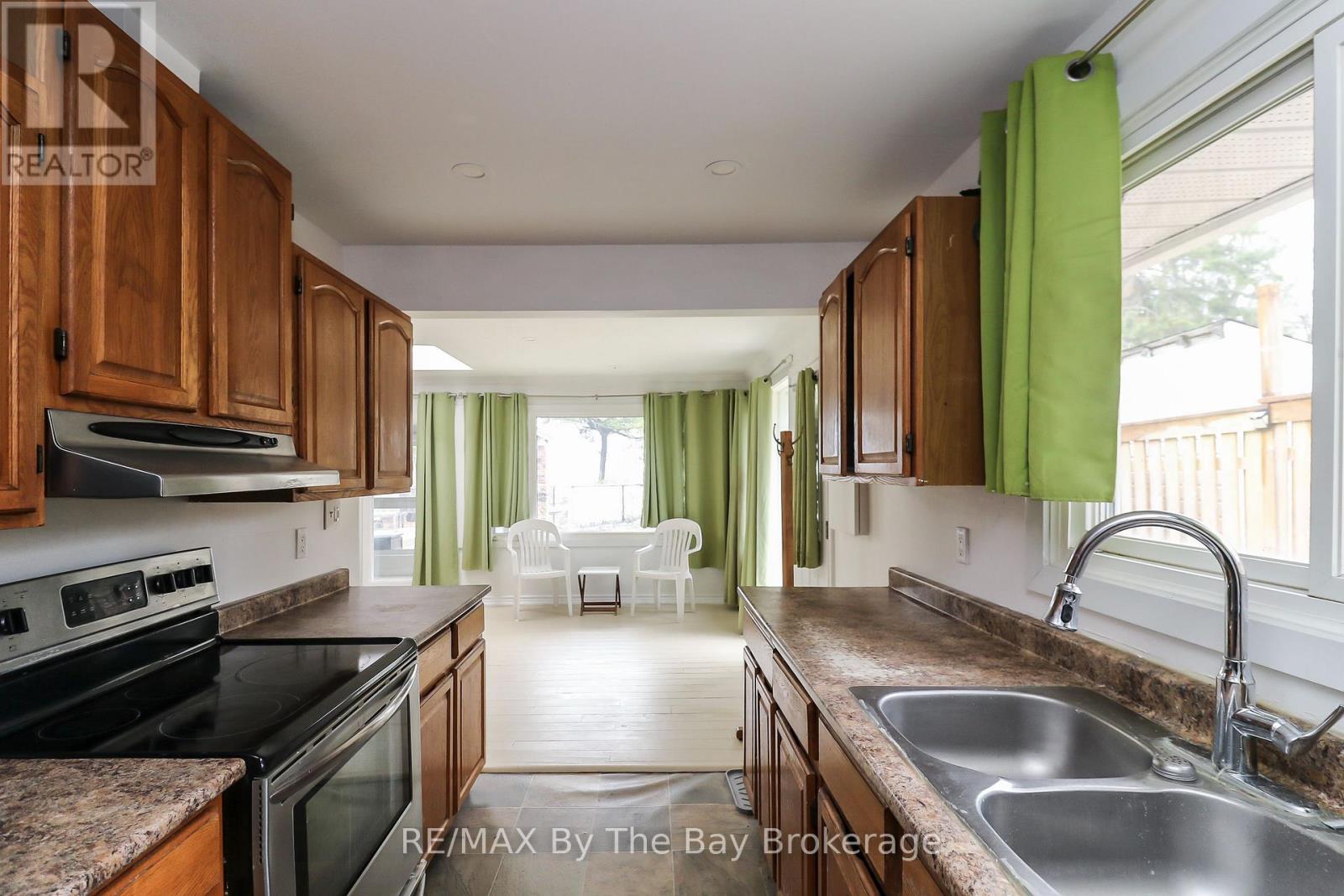 54 HOMEWOOD AVENUE, Wasaga Beach, Ontario, L9Z2M2 — Photo 14