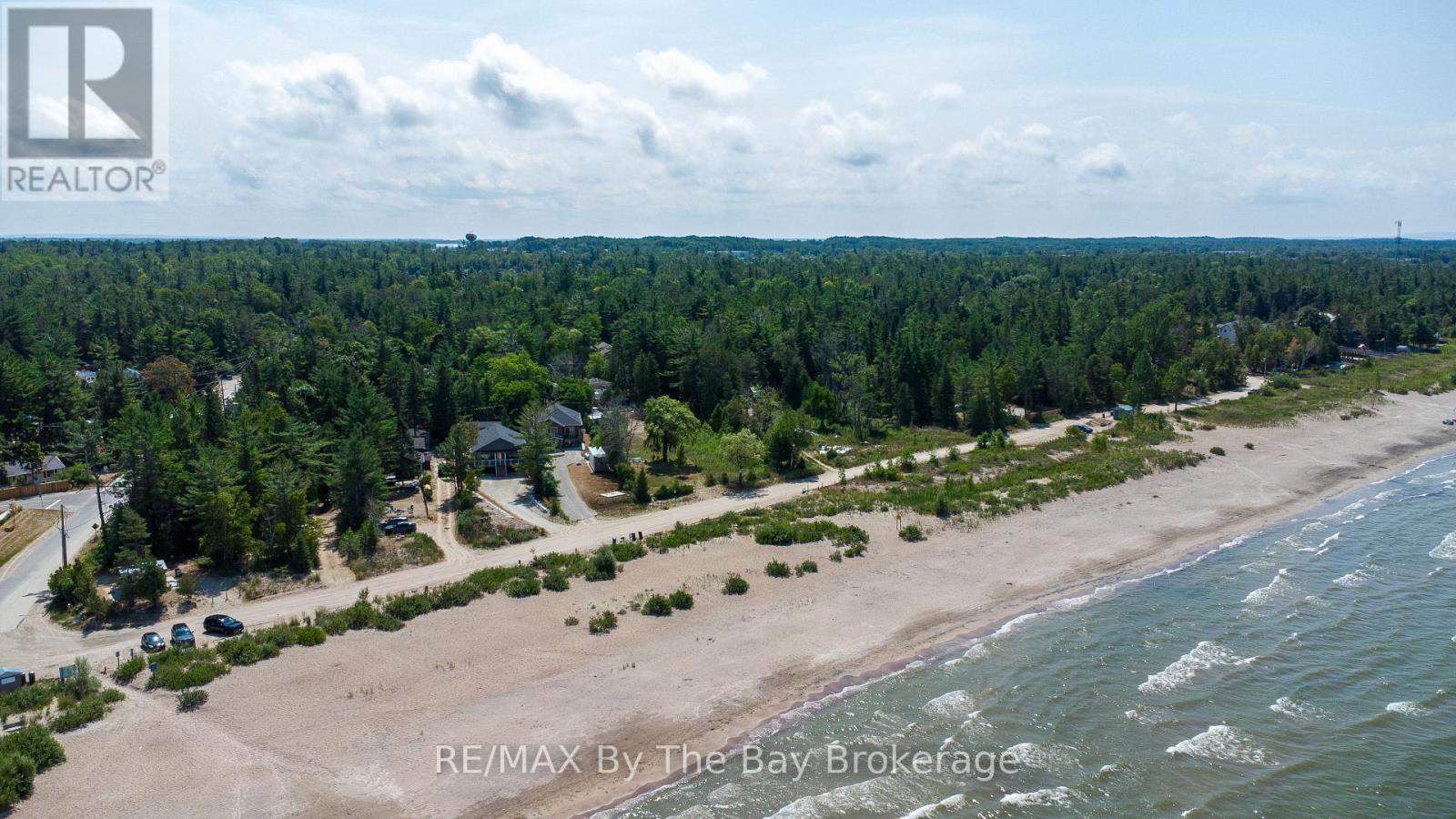 54 HOMEWOOD AVENUE, Wasaga Beach, Ontario, L9Z2M2 — Photo 3