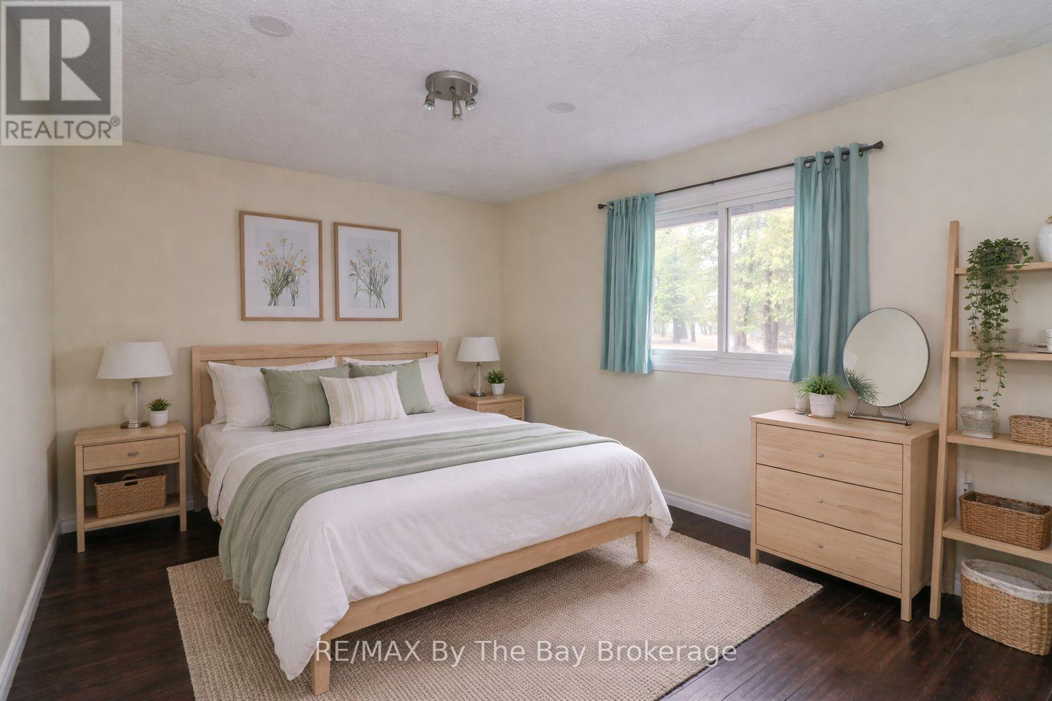 54 HOMEWOOD AVENUE, Wasaga Beach, Ontario, L9Z2M2 — Photo 6