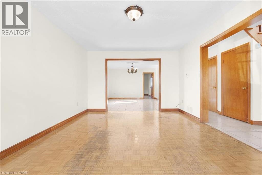 18 MARCEL Place, Hamilton, Ontario, L9B1W3 — Photo 6