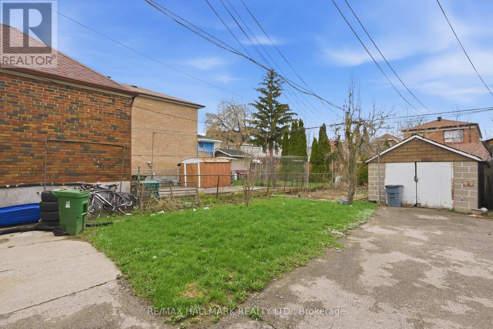 196 LIVINGSTONE AVENUE, Toronto (Briar Hill-Belgravia), Ontario, M6E2M2 — Photo 3
