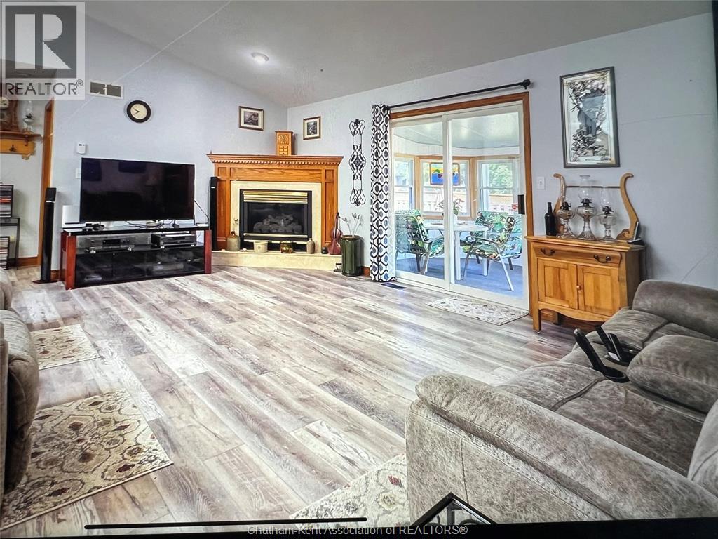 93 GREGORY DRIVE, Chatham, Ontario, N7L0C9 — Photo 2