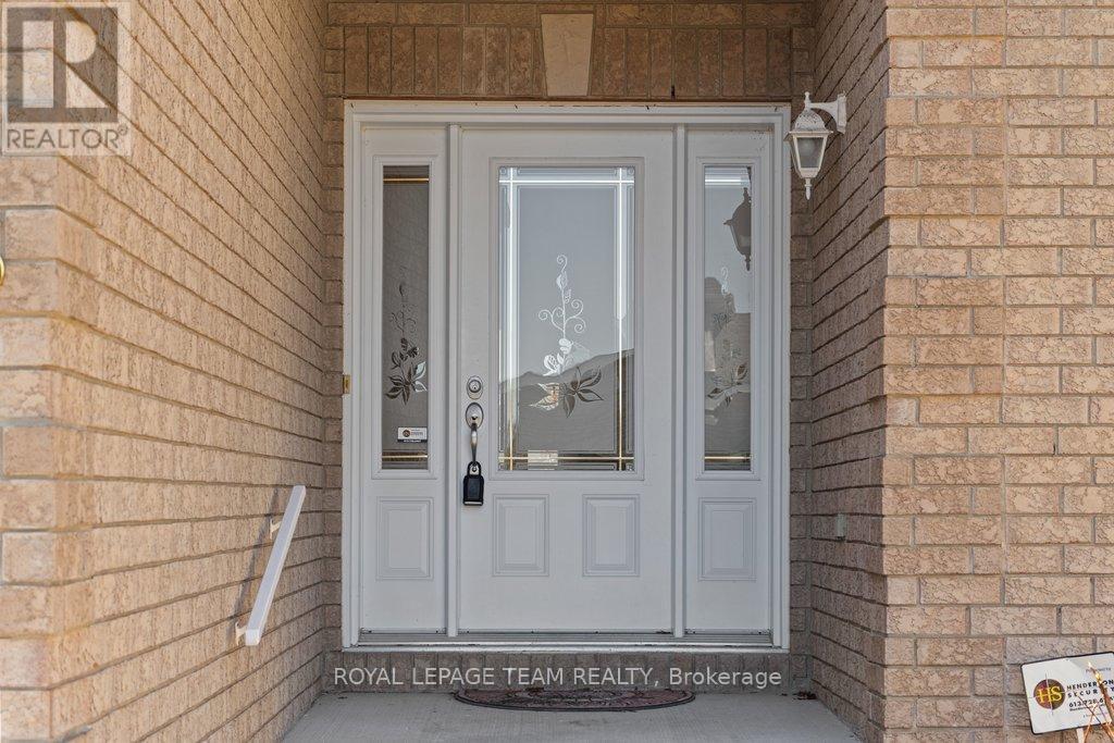 35 WILDERNESS WAY, Ottawa, Ontario, K2S2E2 — Photo 2