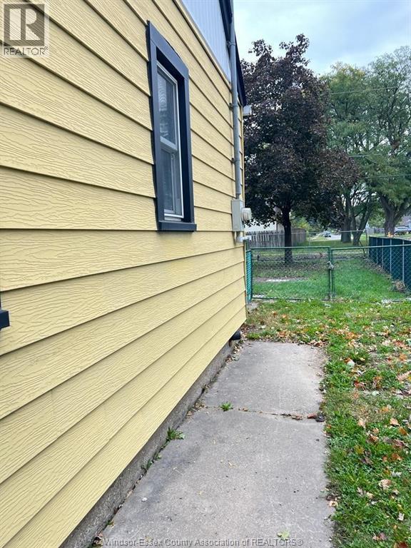 1058 CALIFORNIA, Windsor, Ontario, N9B2Z7 — Photo 18