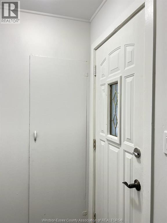 1058 CALIFORNIA, Windsor, Ontario, N9B2Z7 — Photo 2