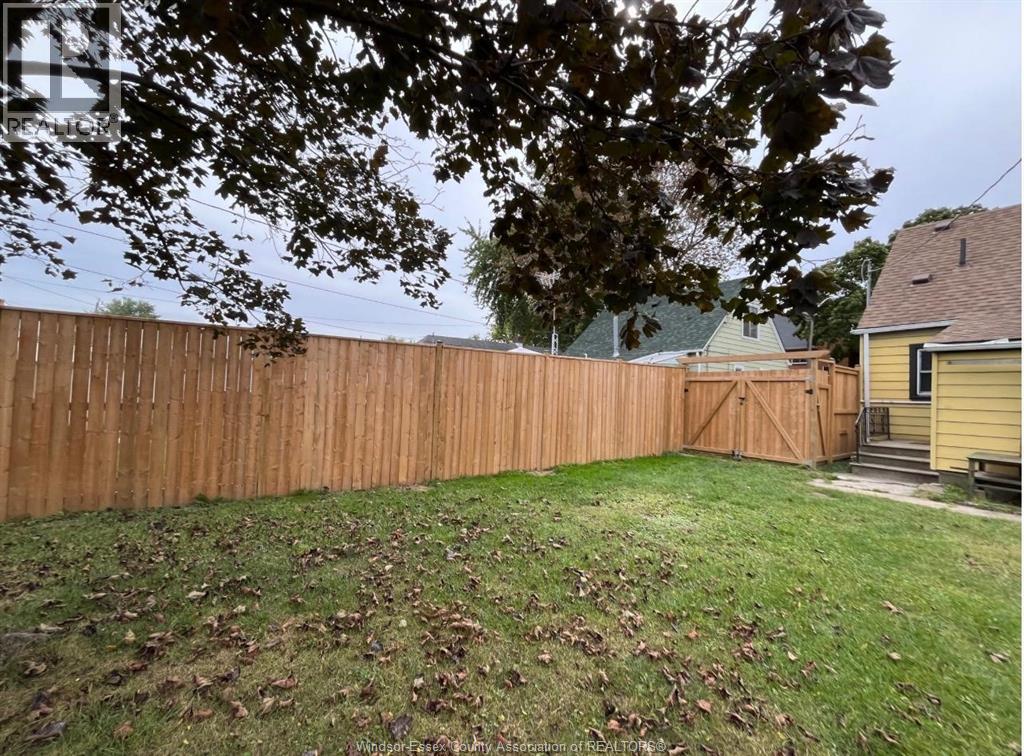 1058 CALIFORNIA, Windsor, Ontario, N9B2Z7 — Photo 21