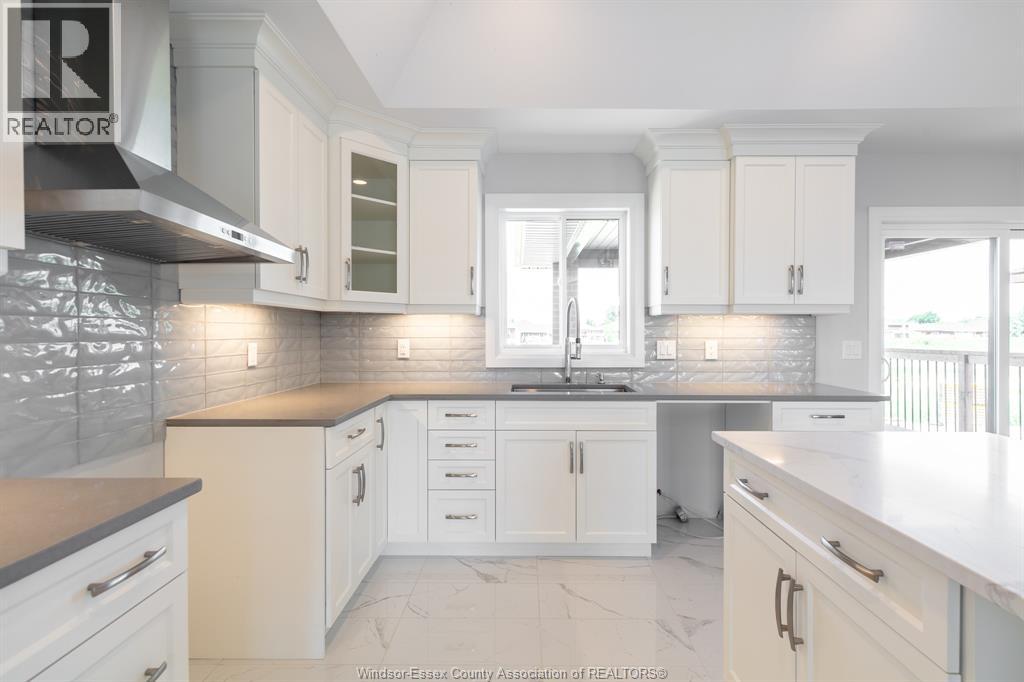 14 NOBLE, Amherstburg, Ontario, N9V0G3 — Photo 13